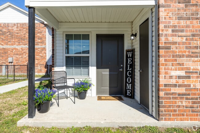1BR, 1BA - 654SF - Patio