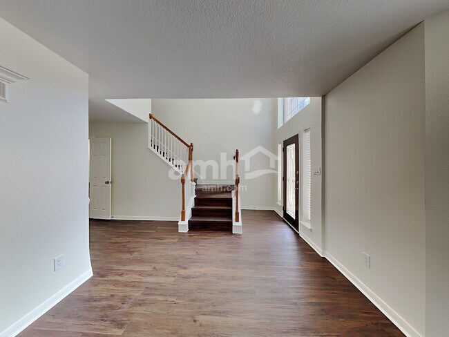 Photo - 515 Chinkapin Oak Dr