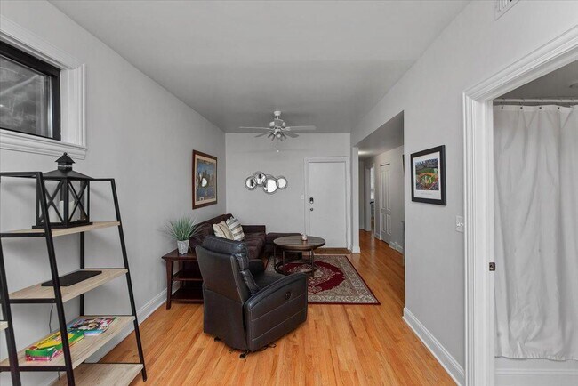 Photo - 2 bedroom in Chicago IL 60657 Unit 2F