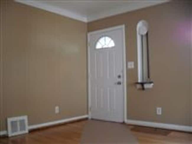 Photo - 3 Bedroom, 1 Bath Home Move-In Ready! Sec....