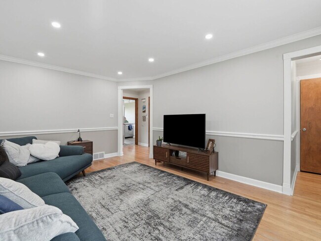 Photo - 5023 N Natoma Ave