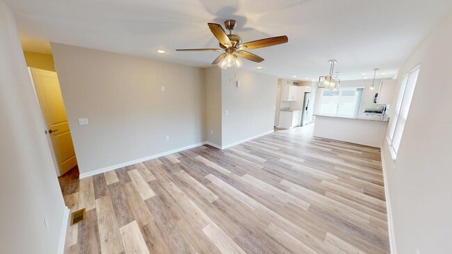 Photo - 513 St George St