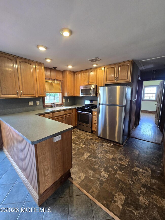 403 Simon Pl