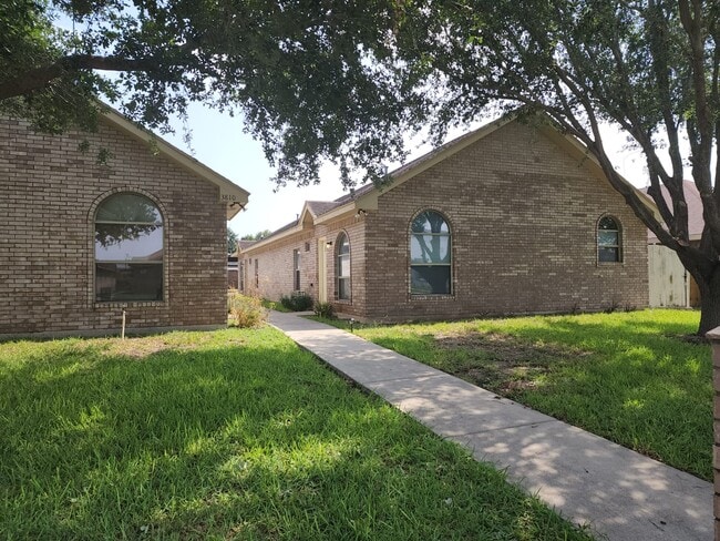 Building Photo - 3810 W Sarah Evans