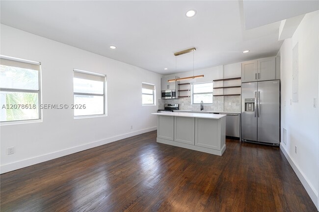 557 Meridian Ave Unidad B