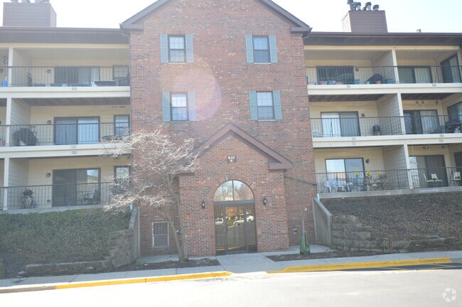 Building Photo - 641 Hapsfield Ln Unit 304 Rental