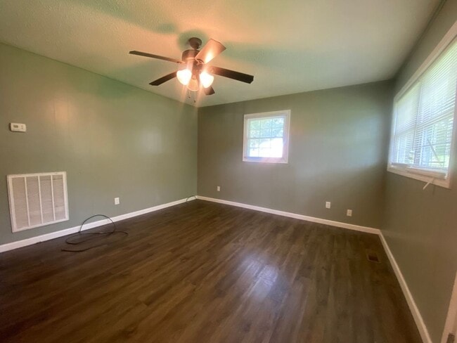 Photo - 3 Bedroom 1 Bathroom Home in Johnson City, TN