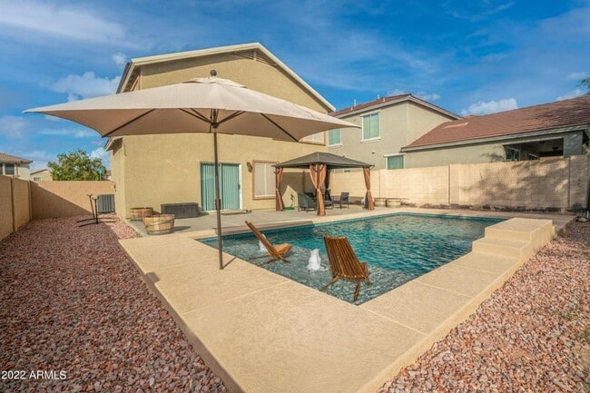Photo - 5 bed - 3 bath in Litchfield with Pool!