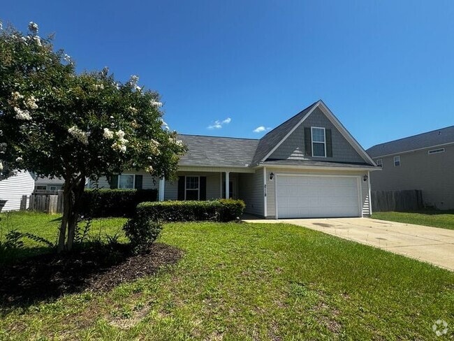 Building Photo - 3 Bedroom 2 Bath with Bonus in Hope Mills Rental