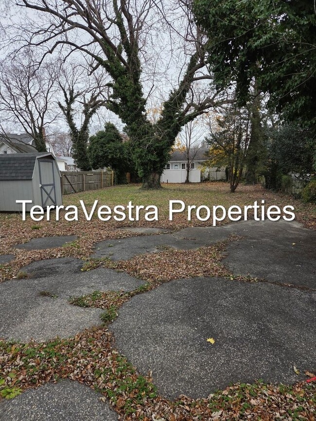 Building Photo - 31 S Myrtle St Unit 1st Floor