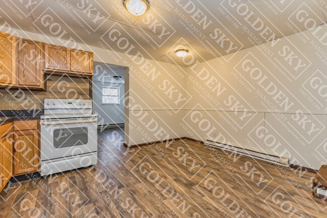 Photo - 304 W 6th St