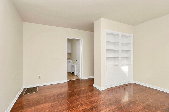 Photo - Cute 2 Bedroom Condo in Selwyn Village!