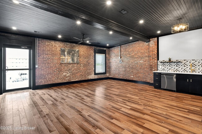 Photo - 1529 W Market St Unit 2