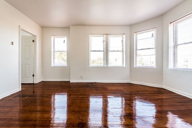 7701 S Stewart