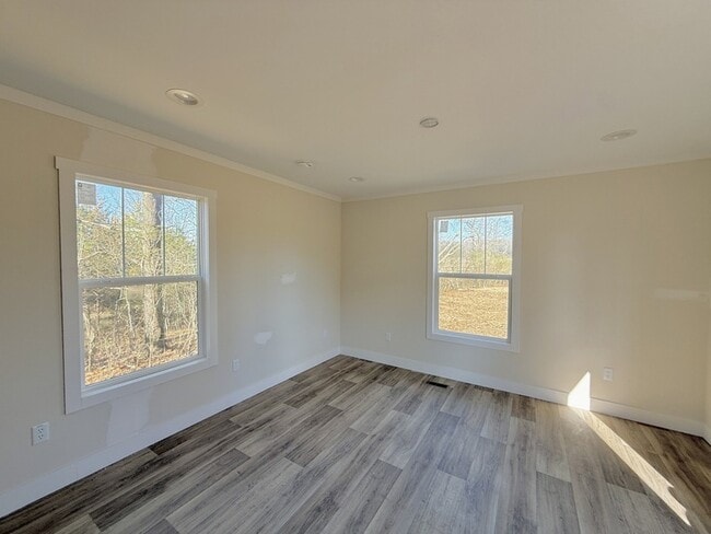 Photo - 719 Peyton Rd