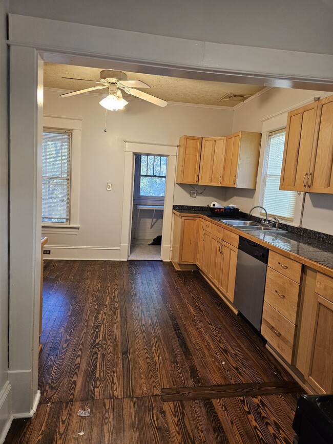 Photo - 920 N Church St