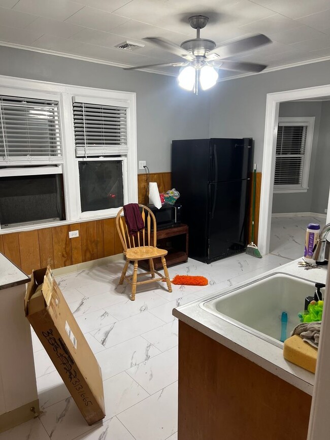 Photo - 375 Military Rd