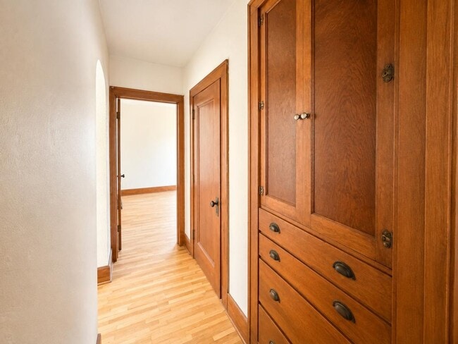 Photo - 460 S Mazon St