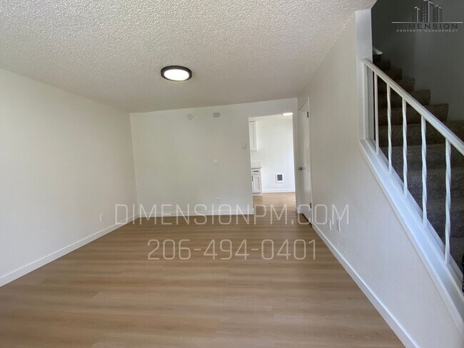 Photo - Olympia Townhouses - 211 Pattison