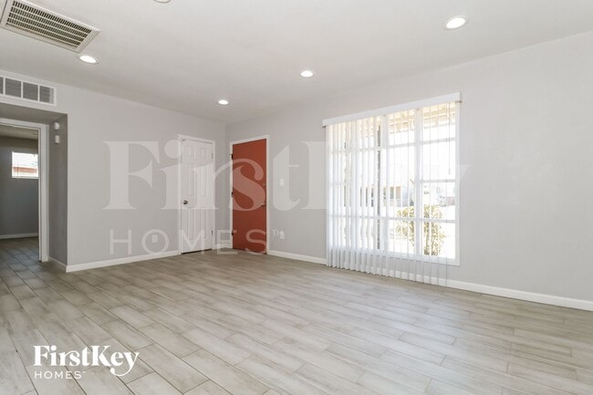 Photo - 2735 W Royal Palm Rd