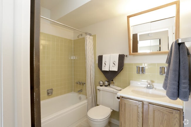 1 Bedroom Classic - Bathroom