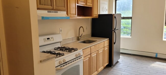 Building Photo - 1875 Carter Ave Unit 1s