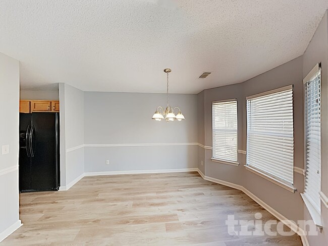 Photo - 1005 Maris Ln