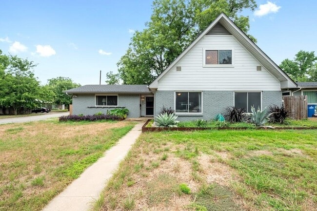 Photo - 2609 Friar Tuck Ln House