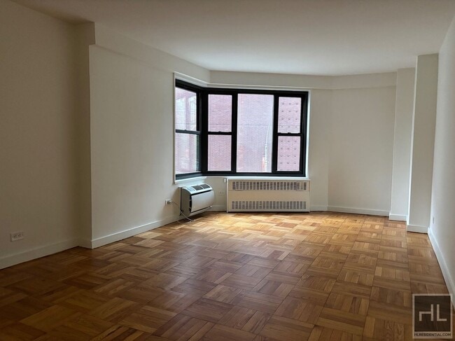 Building Photo - Fourth Avenue Unit 3E