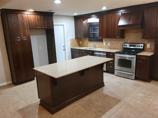 Photo - 343 Windsor Square