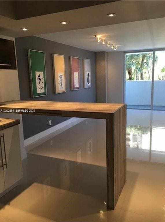 Photo - 200 SE 15th Rd Unidad 3F