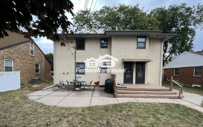 Building Photo - 22 16th Ave N Rental