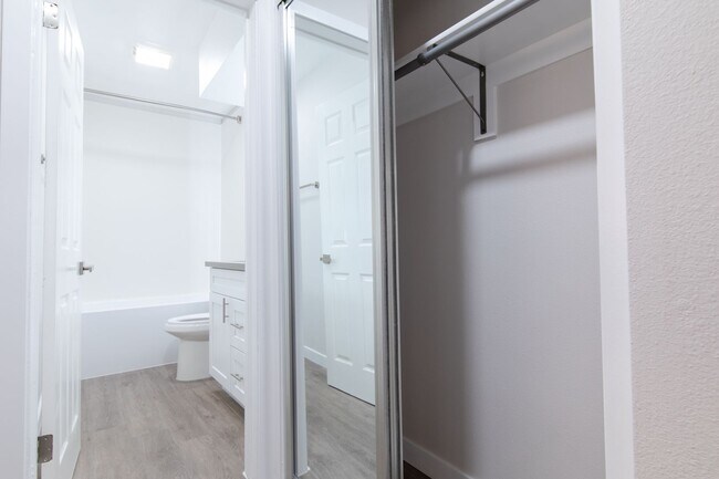 Photo - 980 Menlo Avenue