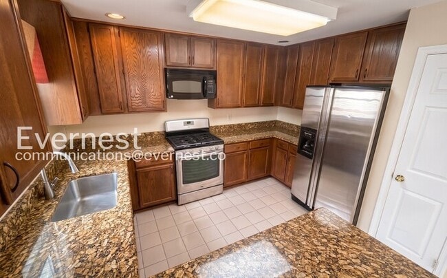5121 Winding Woods Dr