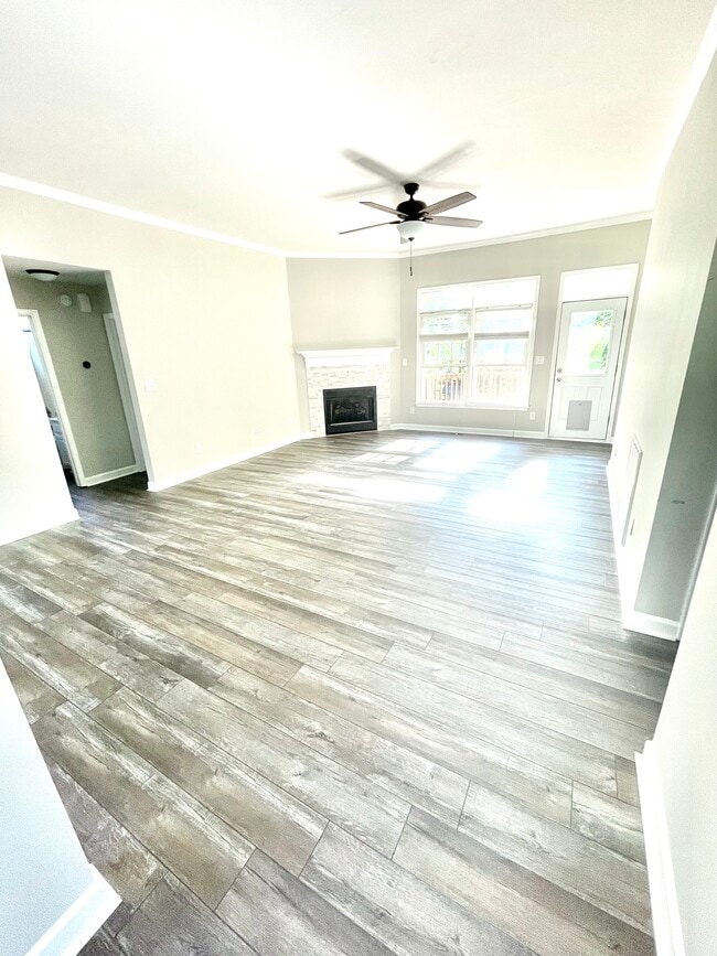 Photo - 2024 Hilltop Rd