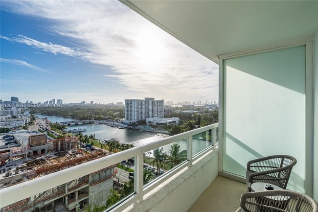 Building Photo - 4401 Collins Ave Unit 1508