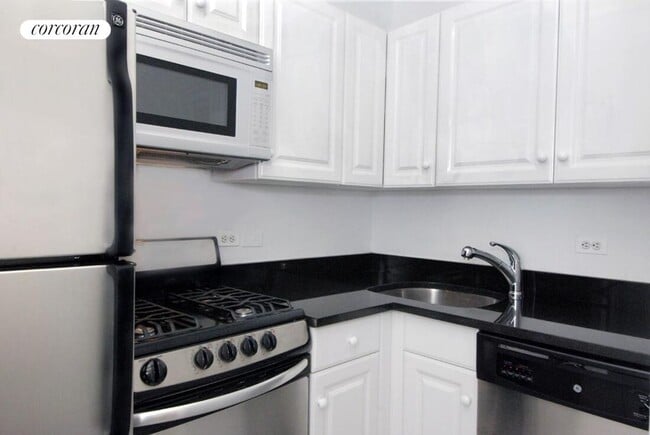 Photo - 230 E 79th St