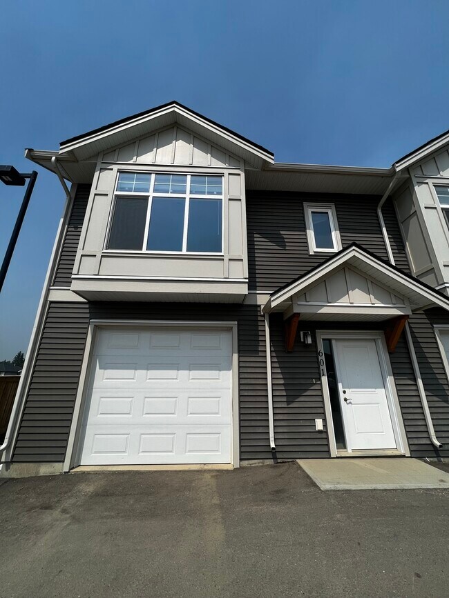 Photo - 11703-11102 102 St