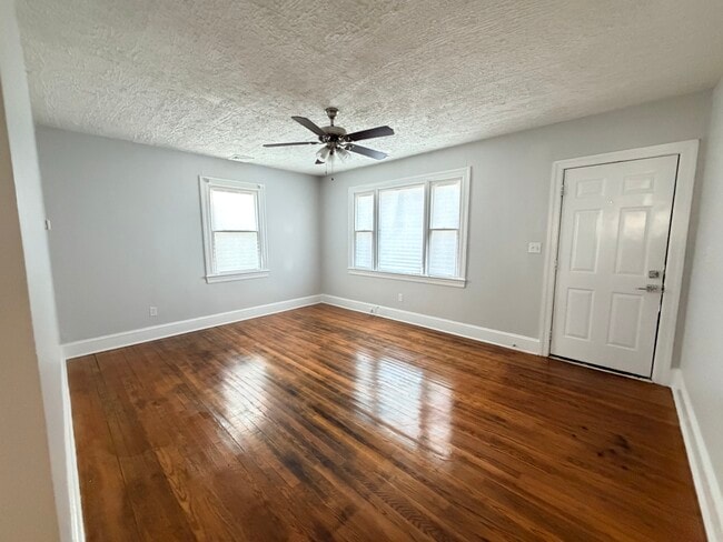 Photo - 104 Sycamore St