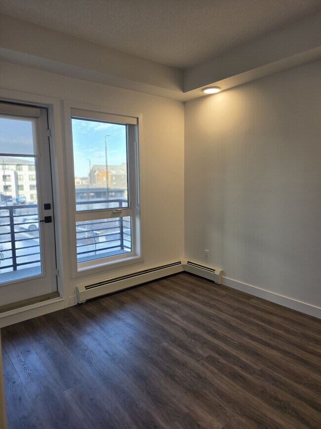 Photo - 350-3350 Livingston Common NE