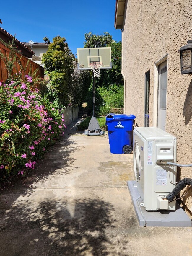 Photo - University City 4 bed home, Quiet street, 1950 Sqft