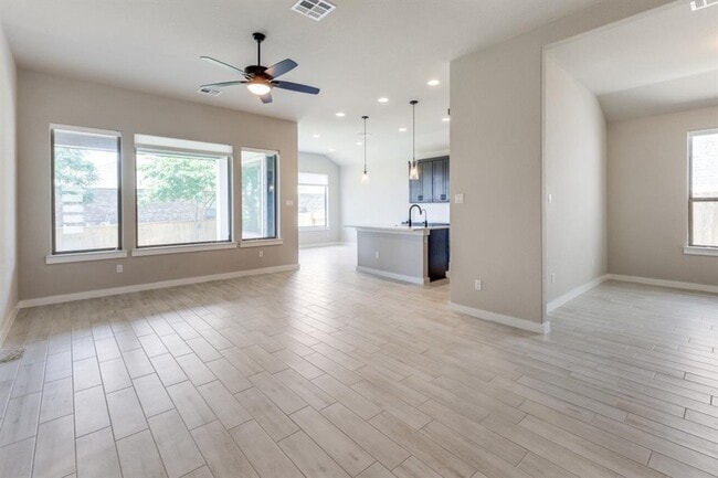 Photo - 1410 Sawmill Xing