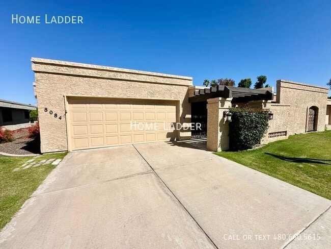 Building Photo - 8084 E Del Laton Dr