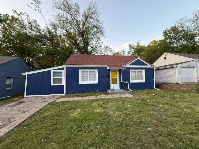 Photo - 1220 E 80th St House