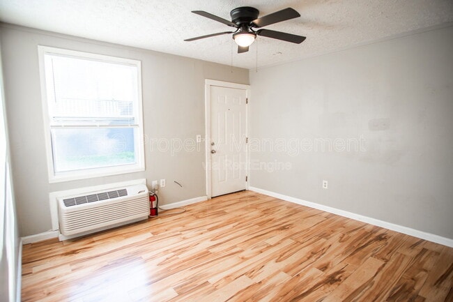Photo - 1418 Chicago Ave