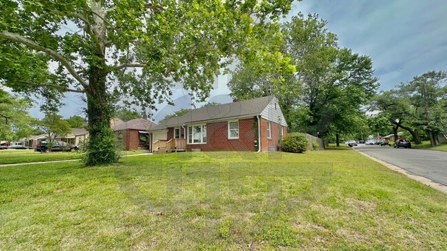 Photo - 1102 N Crestway St