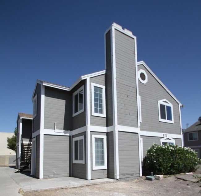 Building Photo - 921 Snug Harbor St Unit D