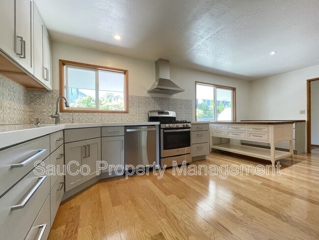 Photo - 5751 NE Lisbon Way