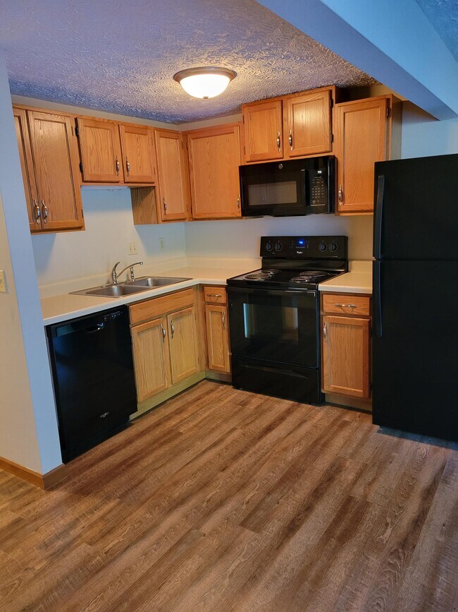 Photo - 701 Village Dr