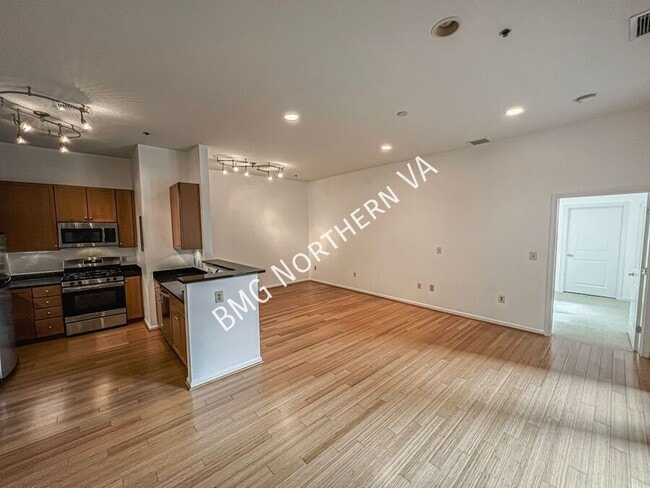 Photo - 309 Holland Ln